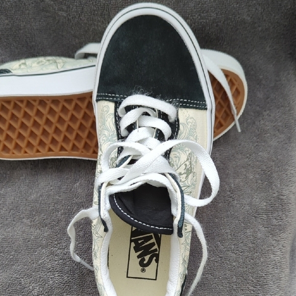 Vans Black and Cream Women's Sneakers - Picture 11 of 14